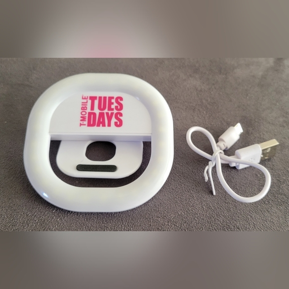 NEW Selfie Light With Charging Cord From T-Mobile - Picture 4 of 5